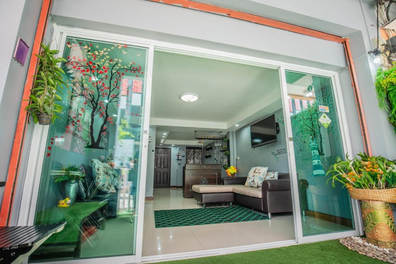 Menulis Coolly House Patong Bed & Breakfast Exterior photo