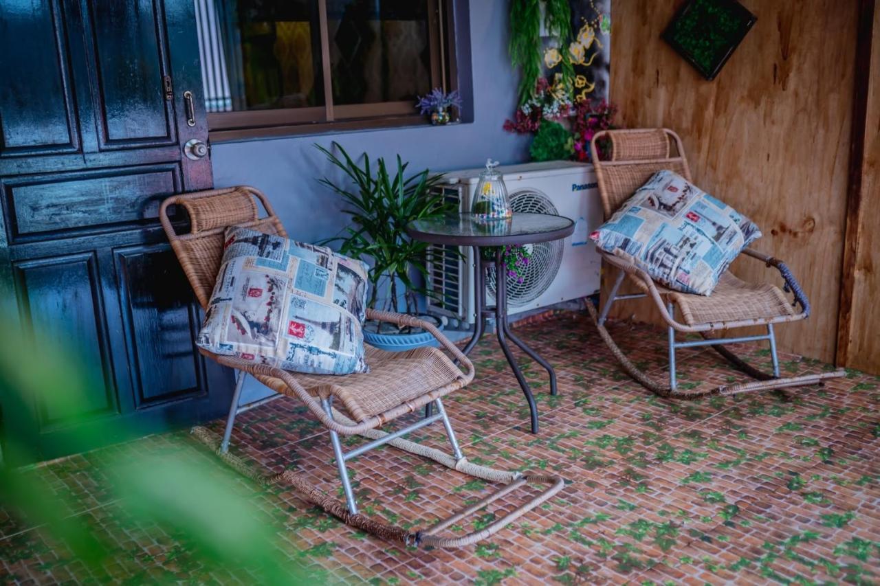 Menulis Coolly House Patong Bed & Breakfast Exterior photo