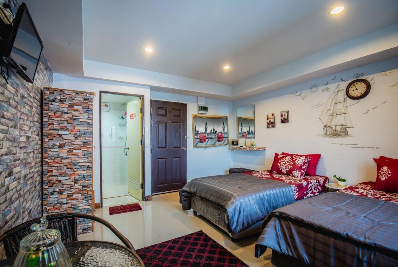 Menulis Coolly House Patong Bed & Breakfast Exterior photo
