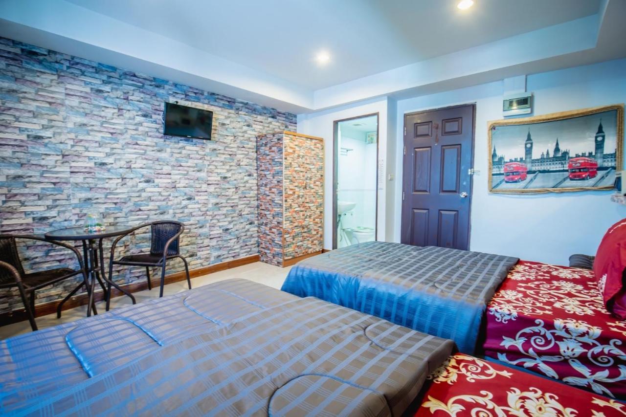 Menulis Coolly House Patong Bed & Breakfast Exterior photo