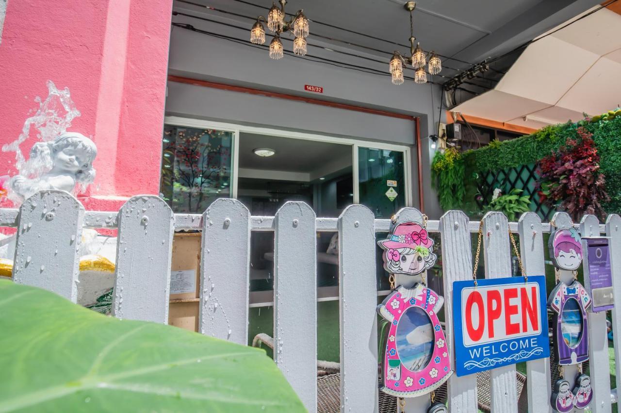 Menulis Coolly House Patong Bed & Breakfast Exterior photo