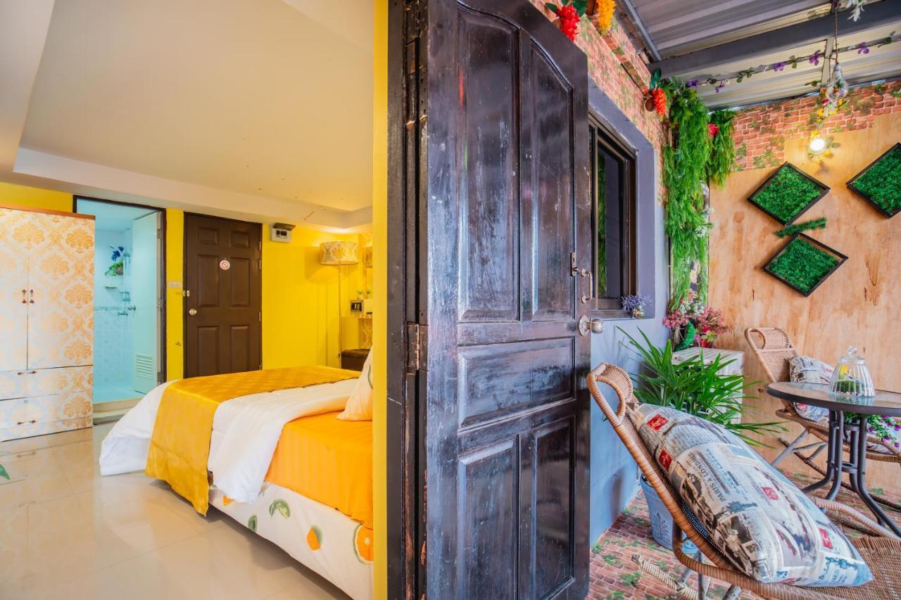 Menulis Coolly House Patong Bed & Breakfast Exterior photo