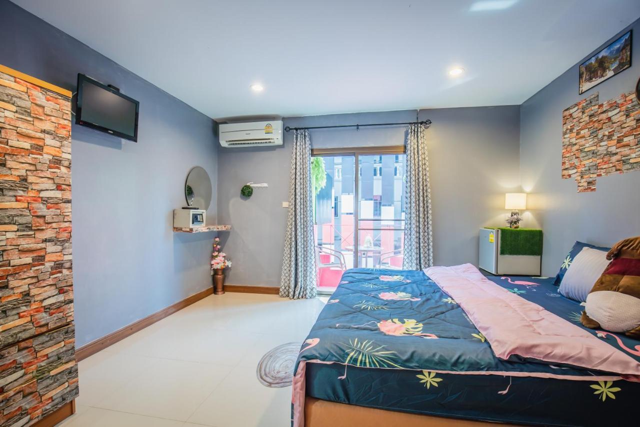 Menulis Coolly House Patong Bed & Breakfast Exterior photo